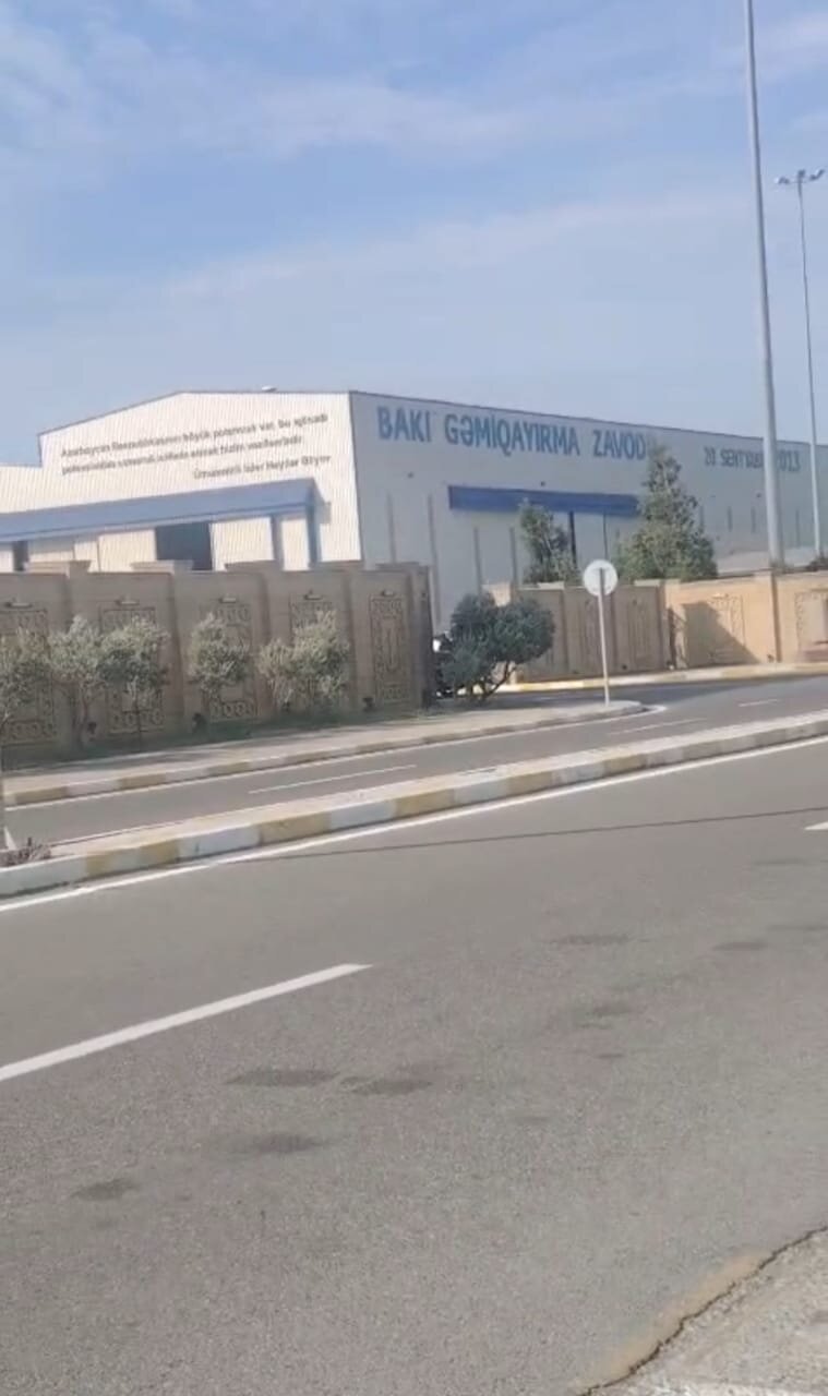 Bakı Gəmiqayırma Zavodunda Şok Təhlükə: Yararsız Avtobuslar İşçiləri Daşıyır