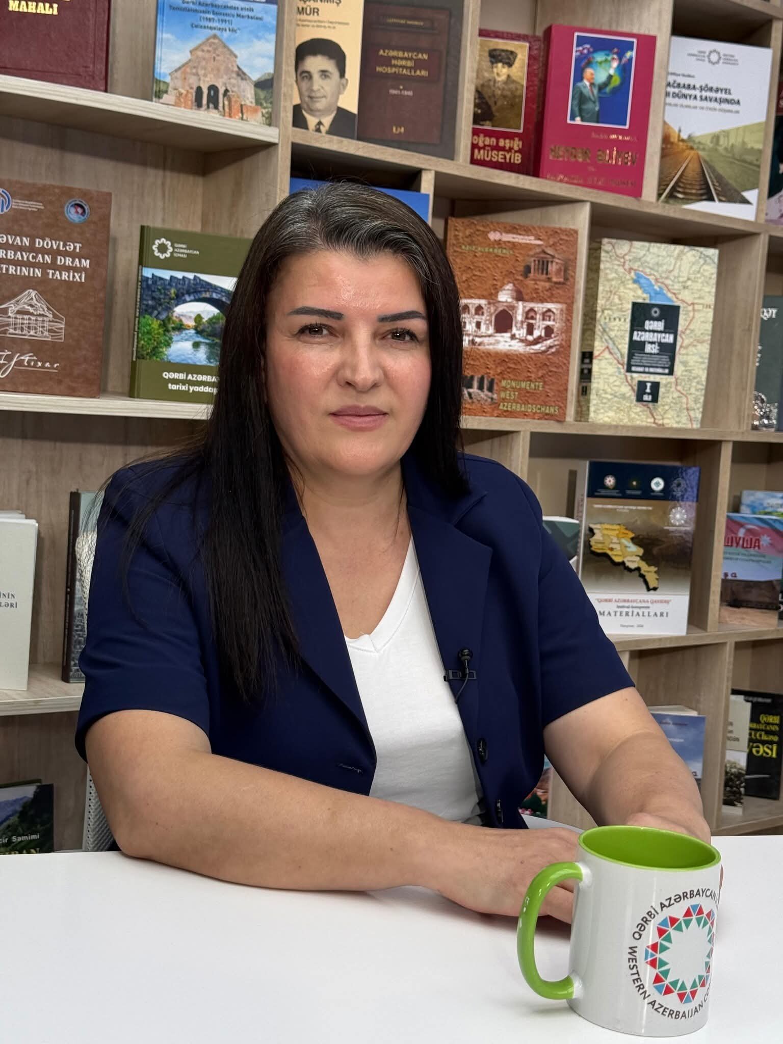 Ali məktəb müəlliminə dövlət qulluqçusu statusu vermək təhsilə nə qazandırar?